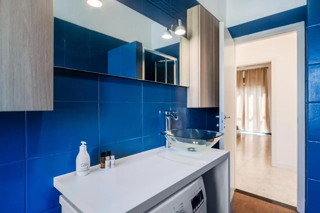 Smart Suite Milano Near Metro 0*, Milan