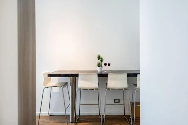 Smart Suite Milano Near Metro 0*, Milan